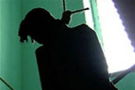 Một người treo cổ chết vì nắng nóng?