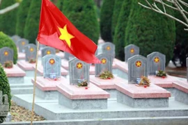 Hàng nghìn người tri ân anh linh các anh hùng liệt sỹ