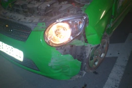 1 tối, hố ga lần lượt “nuốt” 4 xe