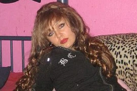 Loạn luân: mẹ đẻ quan hệ tình dục với con trai