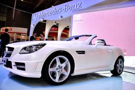 Phong cách thể thao mê hoặc của Mercedes SLK350 AMG