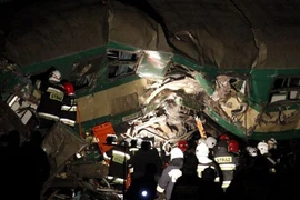 Hai tàu hỏa lao đầu vào nhau, hơn 70 người thương vong