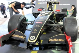 Xe đua công thức 1 xuất hiện tại Hà Nội