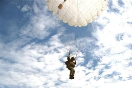 Nữ nhi kể chuyện lần đầu đi nhảy dù