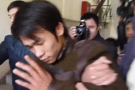 Clip "độc": Giáp mặt nghi phạm giết chủ hiệu vàng Vững Bắc