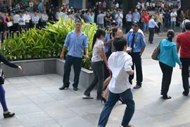 Hà Nội, TP Hồ Chí Minh nháo nhào vì dư chấn động đất