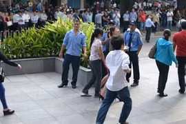 Hà Nội, TP Hồ Chí Minh nháo nhào vì dư chấn động đất