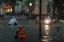 Hà Nội ngập úng sau trận mưa giải nhiệt