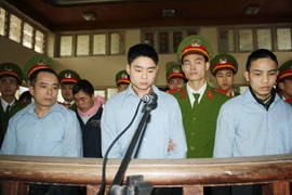 Phiên xử Lê Văn Luyện: Gia đình bị hại gào thét, phẫn uất, "sát thủ" lạnh tanh