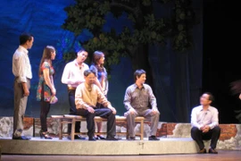 Đất đai, cá độ, chứng khoán... cùng 'bước' vào cải lương