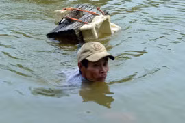 Anh Vận mù có biệt tài “sát cá”