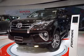 Chi tiết hàng 'hot' chính hãng Toyota Fortuner 2016