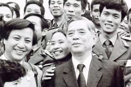 Tiếp tục giữ vững định hướng xã hội chủ nghĩa, tăng cường sự lãnh đạo của Đảng trong sự nghiệp đổi mới đất nước