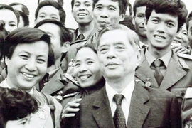 Tiếp tục giữ vững định hướng xã hội chủ nghĩa, tăng cường sự lãnh đạo của Đảng trong sự nghiệp đổi mới đất nước