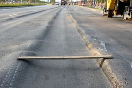 Mong người dân hiến kế xử lý đường hằn lún