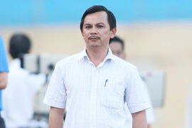 Chủ tịch đội Long An từ chức, thủ môn diễn trò hề bị phạt "nóng"