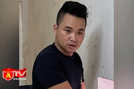 Cầm dao bầu đe dọa người truy đuổi sau khi cướp giật điện thoại