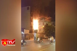 Dập tắt đám cháy lớn ở nhà dân trong đêm