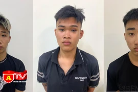 Túng tiền rủ nhau đi cướp giật tài sản