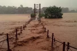 Lũ lớn trên sông Hồng, ít nhất 9 người tại Lào Cai mất tích