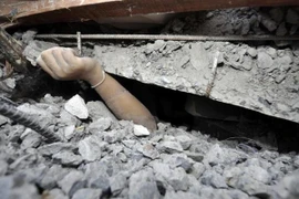 Thoát nạn như thế nào khi nhà bị sập?