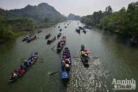 Những hình ảnh ấn tượng tại ngày khai hội chùa Hương