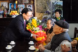 Bí thư Thành ủy Hà Nội Hoàng Trung Hải chúc Tết gia đình chính sách