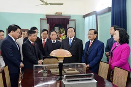 Lãnh đạo thành phố Hà Nội dâng hương tưởng nhớ Chủ tịch Hồ Chí Minh