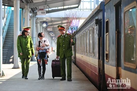 Những hình ảnh cảm xúc ở sân ga chiều cuối năm