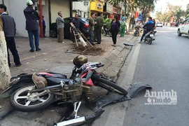 Phố Huế: Ôtô đâm xe máy, lao thẳng vào nhà dân