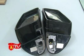 Vừa "đá" xong đôi gương ô tô trị giá 100 triệu đồng thì bị bắt