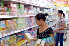 Thị trường sữa nhập nhèm, người tiêu dùng lẫn lộn