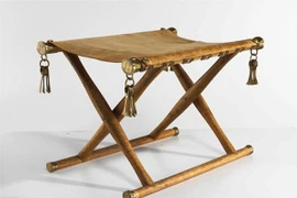 Tranh cãi về chiếc ghế của Pharaoh 