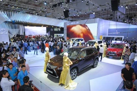 Mua xe sang, nhà giàu sẽ khóc?