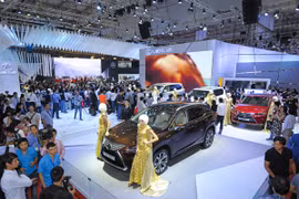 Mua xe sang, nhà giàu sẽ khóc?