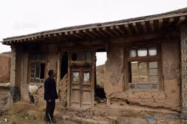 Xóm làng cô độc