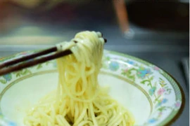 Bát mì có giá gần 7 triệu đồng