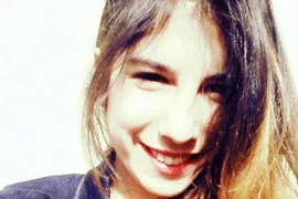 Bị dọa cưỡng bức, người mẫu nhảy lầu 