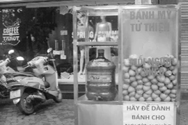 Những tủ bánh nhân ái của người dân Thủ đô