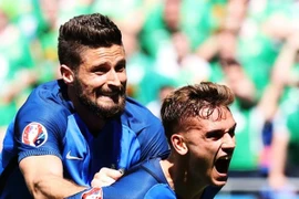 Griezmann rực sáng giúp Pháp ngược dòng vào tứ kết