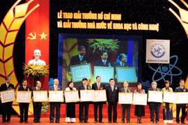 Giải "Nobel" Việt Nam gấp 270 lần lương tối thiểu