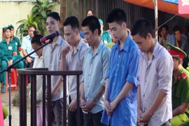 Cầm đầu băng nhóm bán kẹo kéo đâm chết đồng nghiệp vì ghen tuông