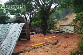 Mưa lũ khiến người dân Quảng Ngãi rơi vào cảnh khốn đốn