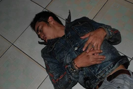 Nổ súng, khống chế 2 thanh niên nghi ngáo đá, xông vào quán nhậu, truy sát thực khách