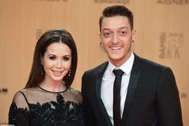 Rộ tin đồn Ozil tái hợp với người yêu cũ nổi tiếng