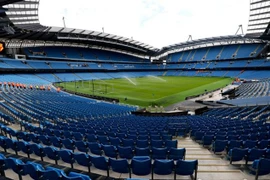 "Xé" màn hình giúp CĐV xem siêu kinh điển Real-Barca và đại chiến Man City - Liverpool