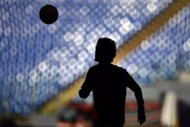 "Sao" Premier League gửi ảnh khỏa thân cho nữ sinh chỉ vài giờ sau khi gặp mặt