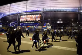 Pháp ban hành lệnh cấm với CĐV sau thảm kịch tấn công khủng bố ở Paris