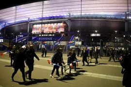 Pháp ban hành lệnh cấm với CĐV sau thảm kịch tấn công khủng bố ở Paris