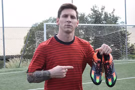 Messi trình làng mẫu giày mới chuẩn bị cho Siêu kinh điển